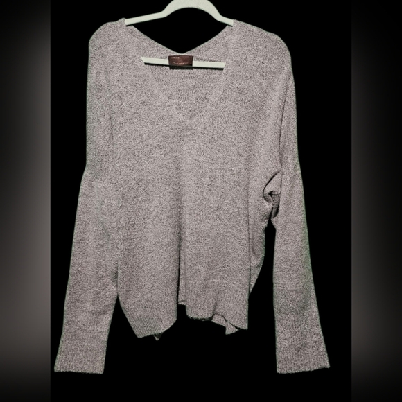 Kerisma EUC Size M/L Heather Gray V-Neck Sweater - Picture 3 of 4